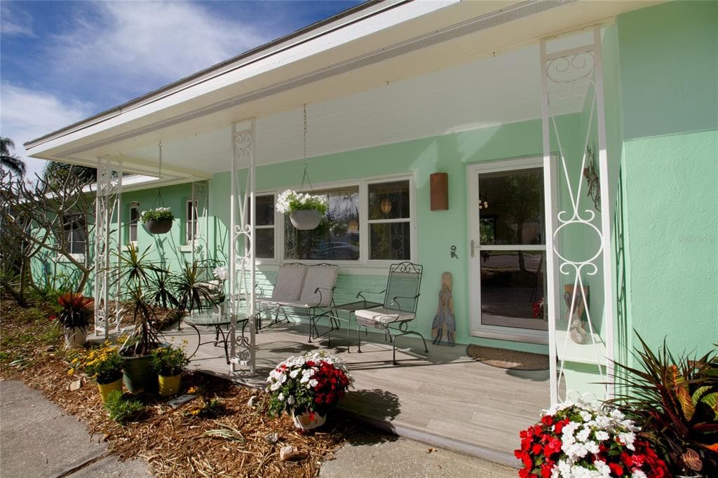 1582 BAYSHORE BOULEVARD DUNEDIN, FL 34698