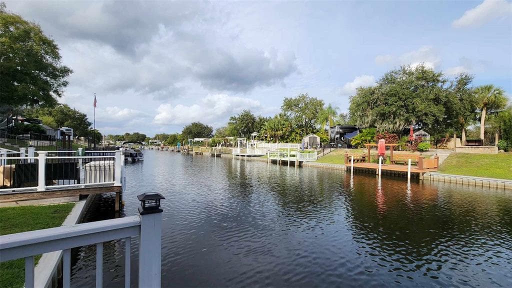 452 WATERWAY DRIVE LAKE WALES, FL 33898