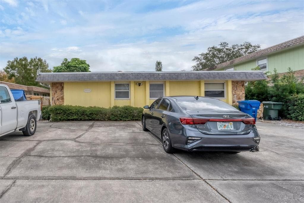 204 JODY COURT UNIT B LARGO, FL 33771