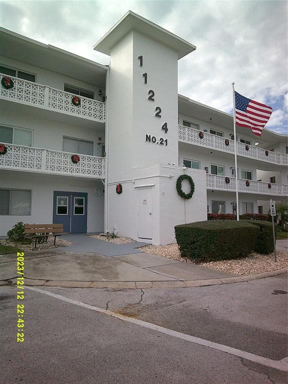 11224 82ND AVENUE UNIT 104 SEMINOLE, FL 33772