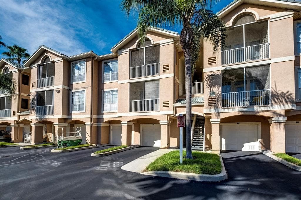 3207 BAY CLUB CIRCLE TAMPA, FL 33607