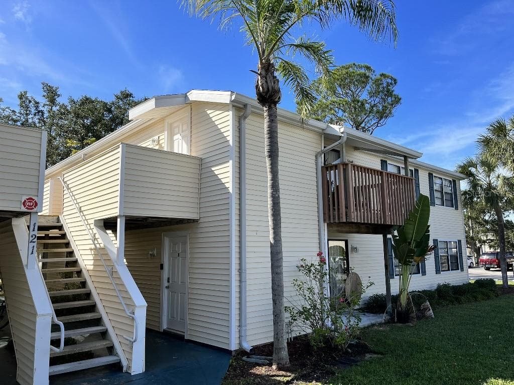 121 LOBLOLLY COURT UNIT D OLDSMAR, FL 34677