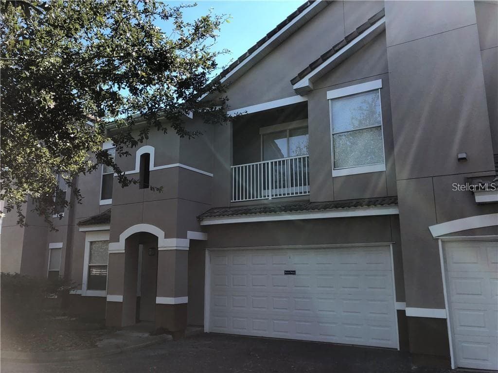 18076 VILLA CREEK DR TAMPA, FL 33647