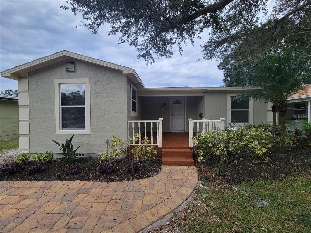 5610 KELLY DRIVE N ST PETERSBURG, FL 33703