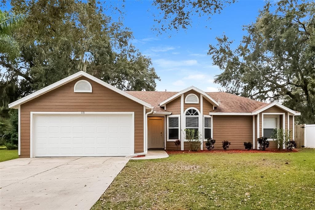 710 KENMOORE COURT EUSTIS, FL 32726