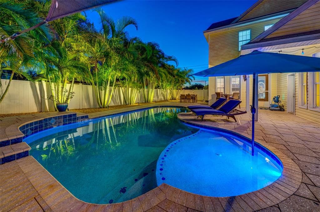 616 N FLORIDA AVENUE TARPON SPRINGS, FL 34689