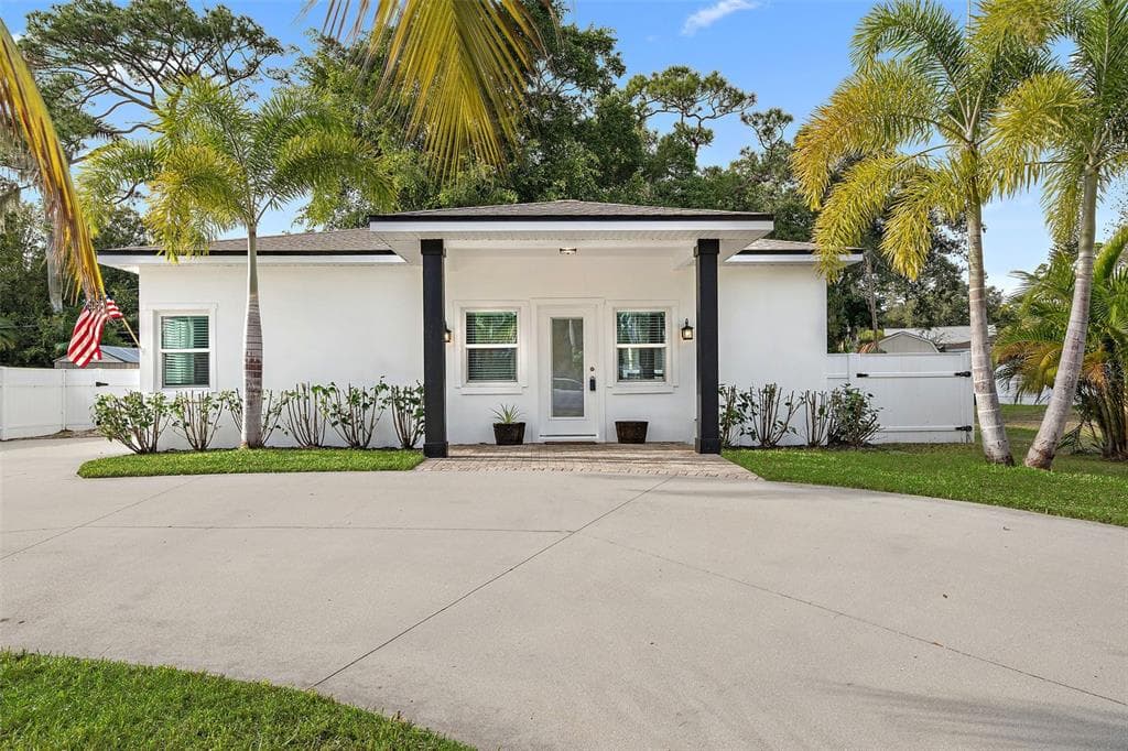 116 BROWN STREET BRADENTON, FL 34208