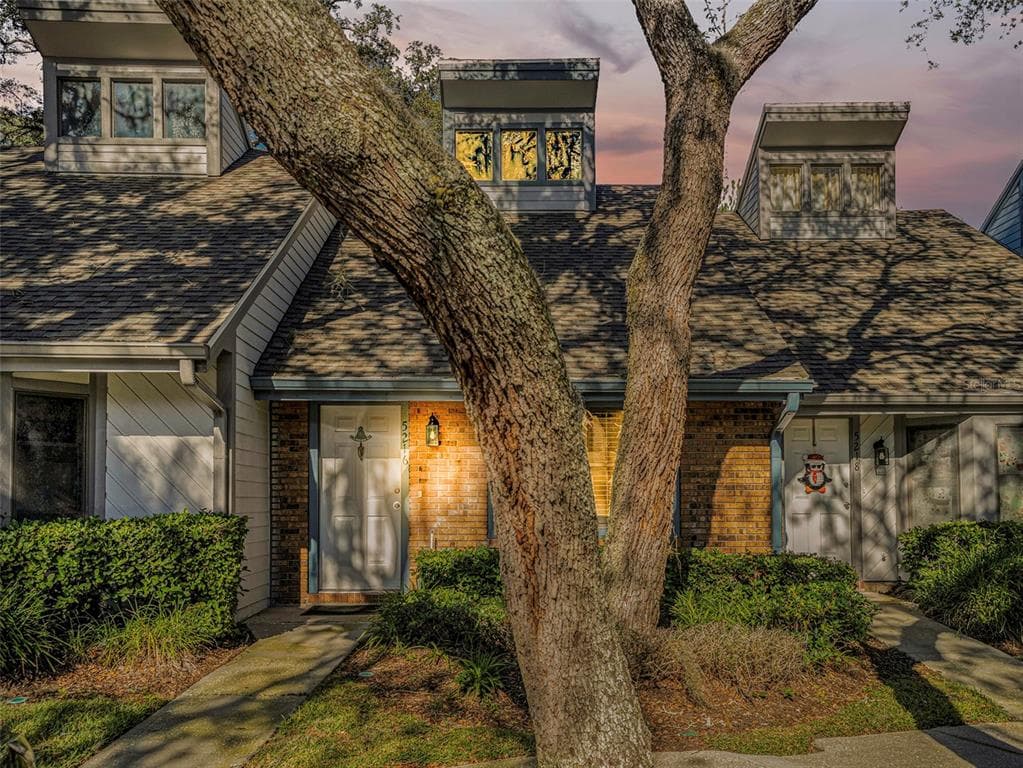 5216 OAK CHARTER COURT UNIT 5216 TEMPLE TERRACE, FL 33617