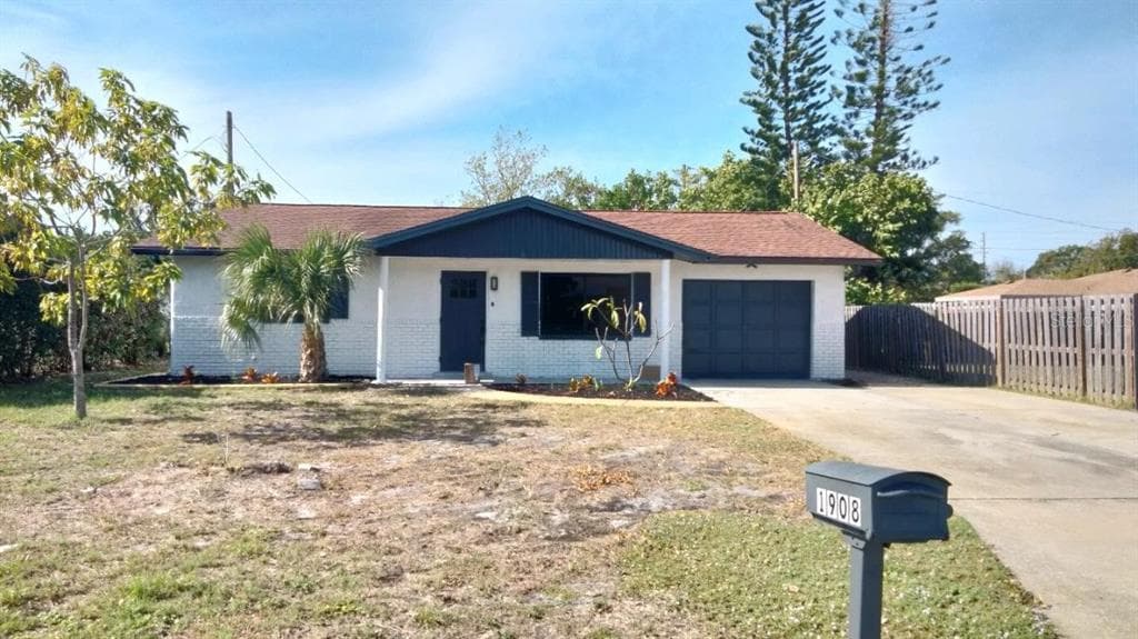 1908 28TH STREET W BRADENTON, FL 34205