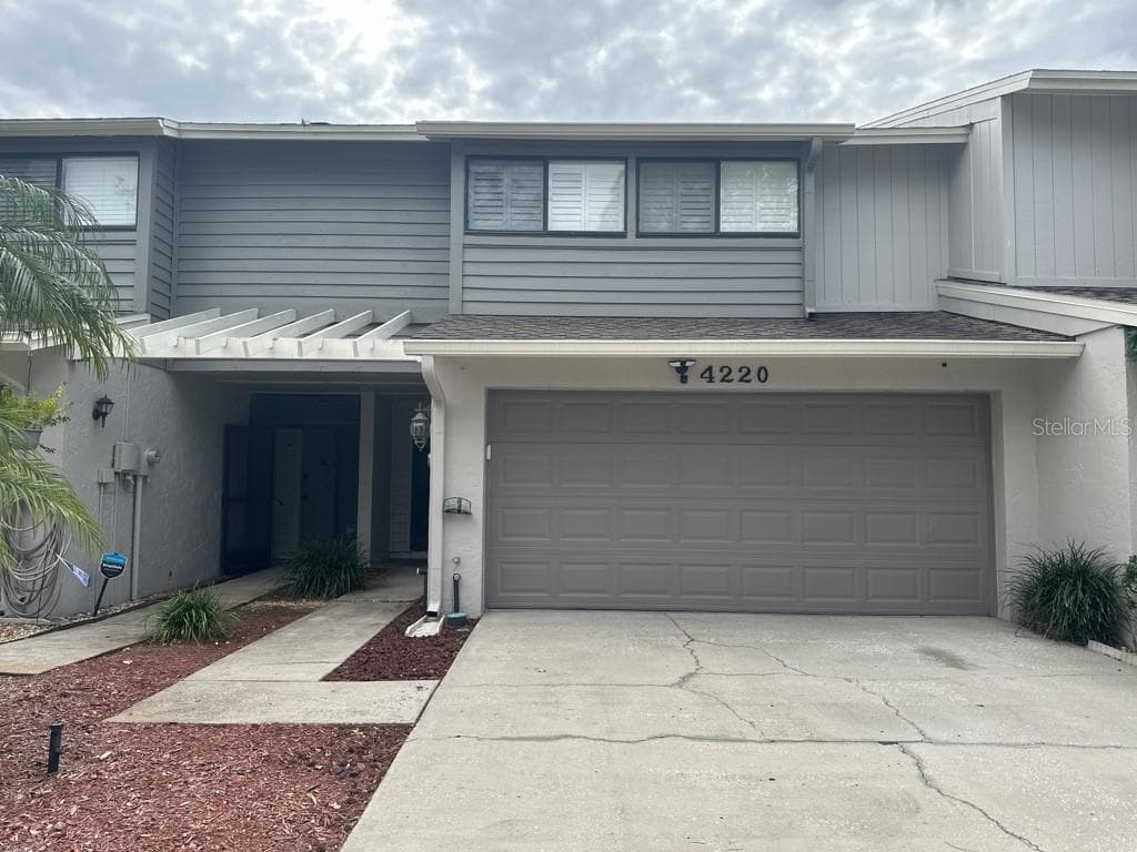 4220 FORESTER LANE TAMPA, FL 33618
