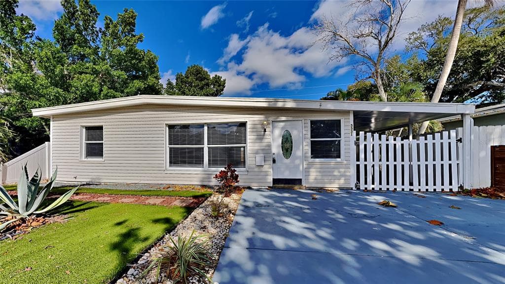 5531 DARTMOUTH AVENUE N ST PETERSBURG, FL 33710