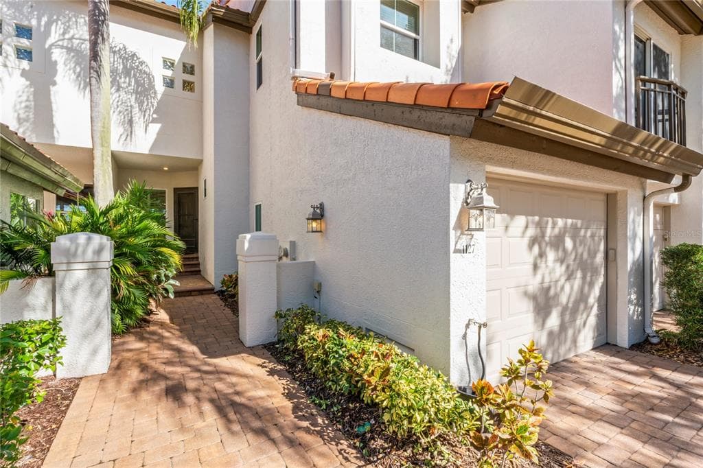 1127 SHIPWATCH CIRCLE TAMPA, FL 33602