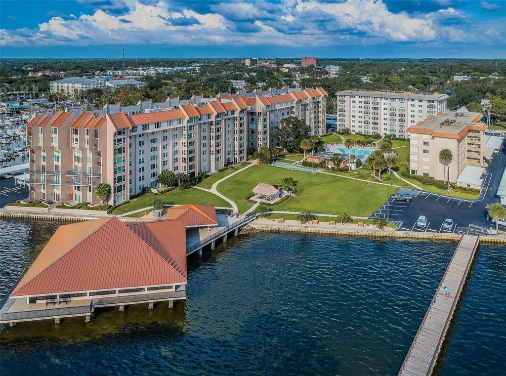634 EDGEWATER DRIVE UNIT 541 DUNEDIN, FL 34698