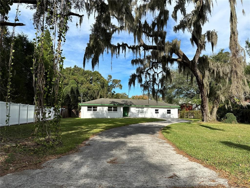 2005 DIERKER DRIVE VALRICO, FL 33596
