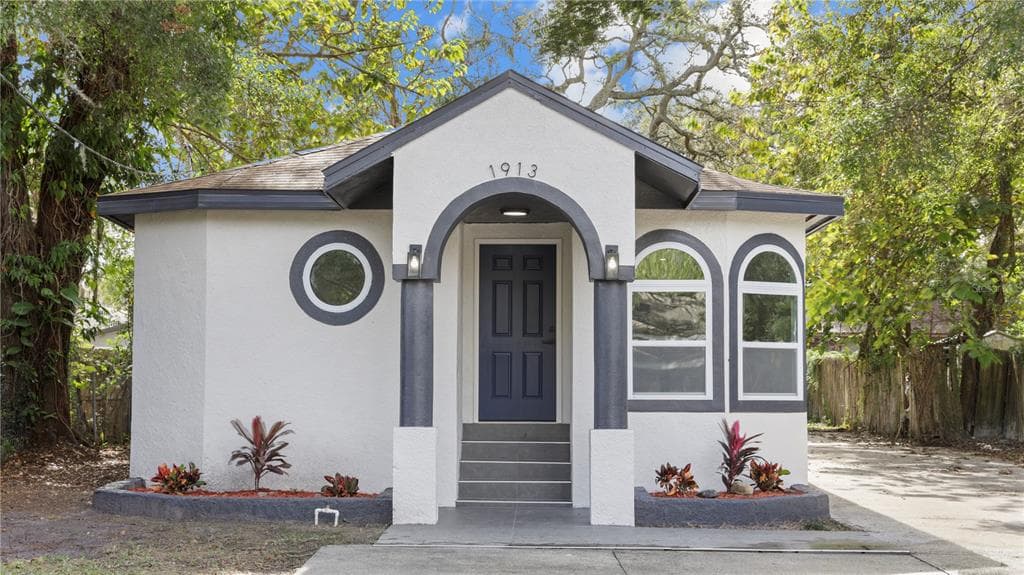 1913 E HANNA AVENUE TAMPA, FL 33610