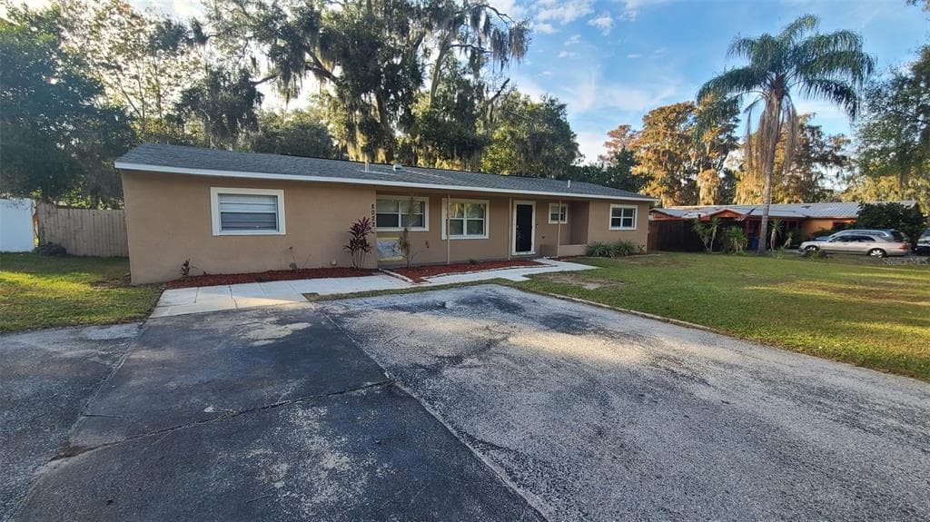 8022 PINE HILL DRIVE TAMPA, FL 33617