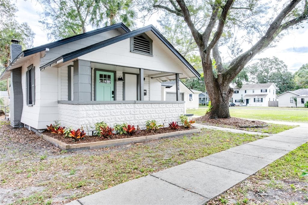 216 29TH STREET S ST PETERSBURG, FL 33712