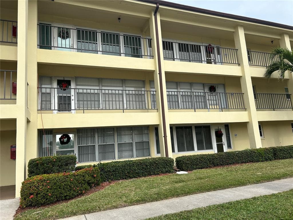 4700 COVE CIRCLE UNIT 103 ST PETERSBURG, FL 33708