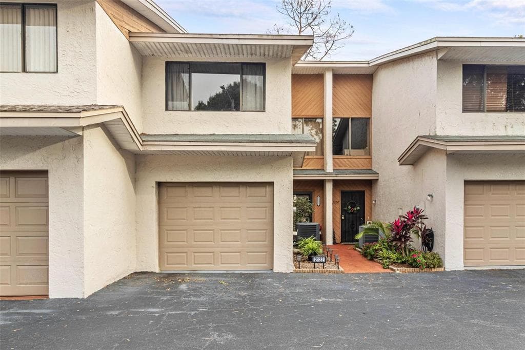 2122 TARPON LANDINGS DRIVE