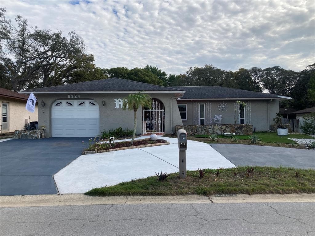 8924 FOREST LAKE DRIVE PORT RICHEY, FL 34668