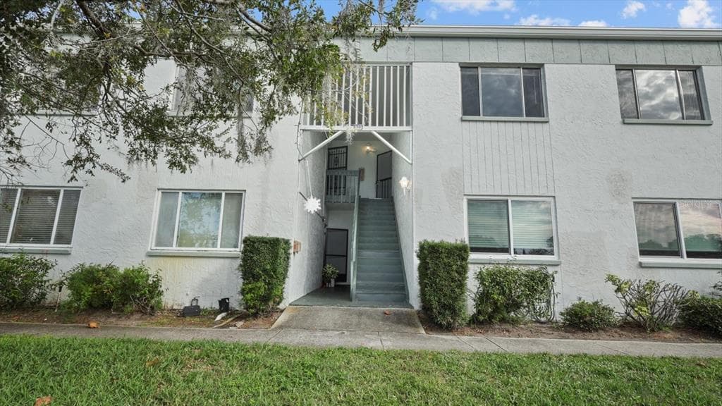 823 N KEENE ROAD UNIT U-18/ D CLEARWATER, FL 33755