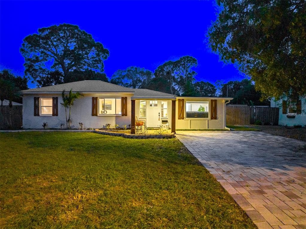 1548 CANTERBURY ROAD N ST PETERSBURG, FL 33710