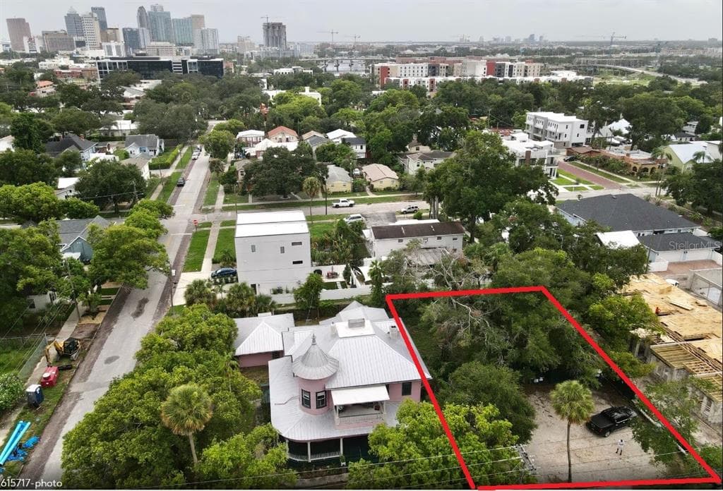 206 W COLUMBUS DRIVE TAMPA, FL 33602