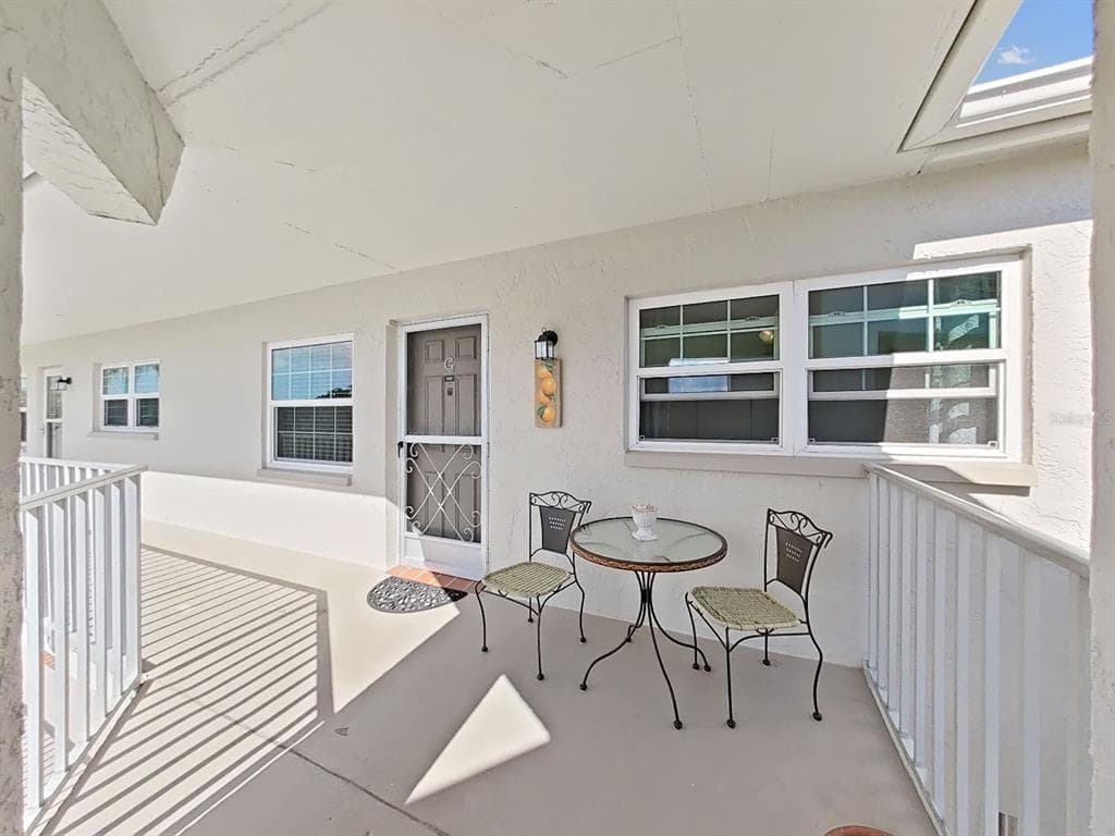 952 VIRGINIA STREET UNIT 305 DUNEDIN, FL 34698