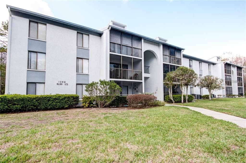 1308 PINE RIDGE CIRCLE E UNIT H1 TARPON SPRINGS, FL 34688