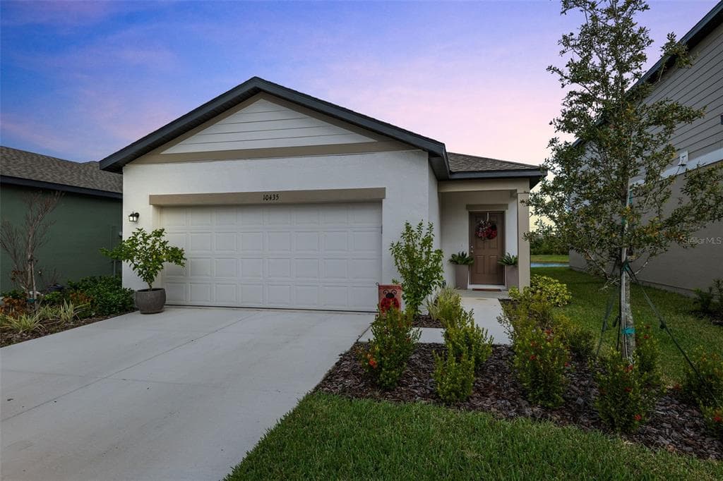 10435 LADYBUG COVE