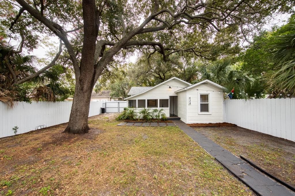 624 26TH AVENUE S ST PETERSBURG, FL 33705