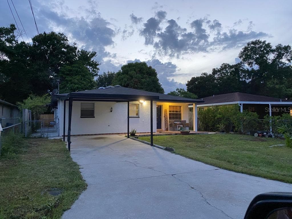 7210 N LOIS AVENUE TAMPA, FL 33614