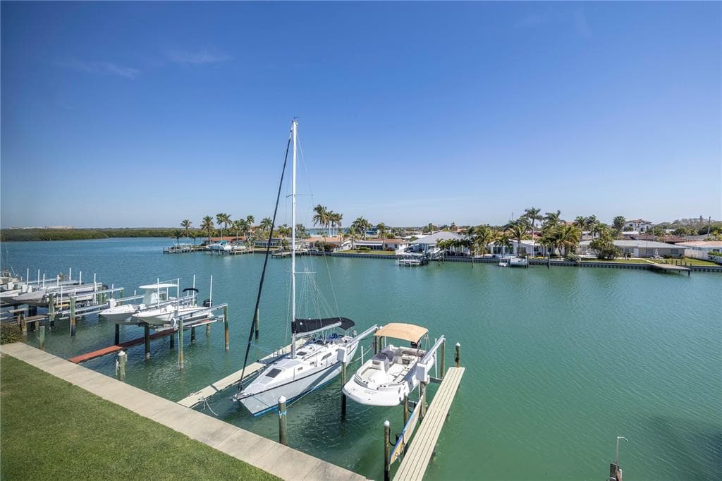 12405 3RD STREET E UNIT 304 TREASURE ISLAND, FL 33706
