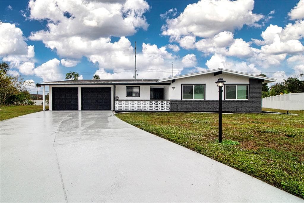 701 BRANNEN CIRCLE SUN CITY CENTER, FL 33573