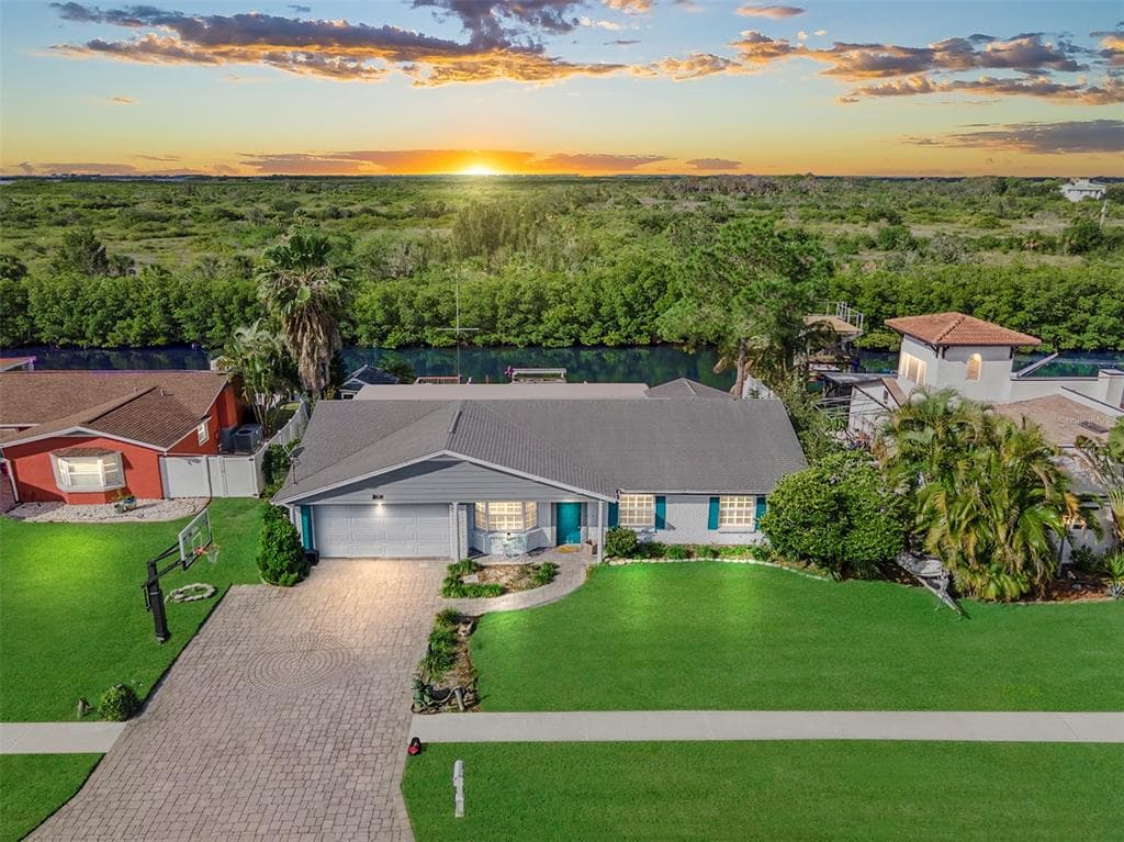 4616 BAY CREST DRIVE TAMPA, FL 33615