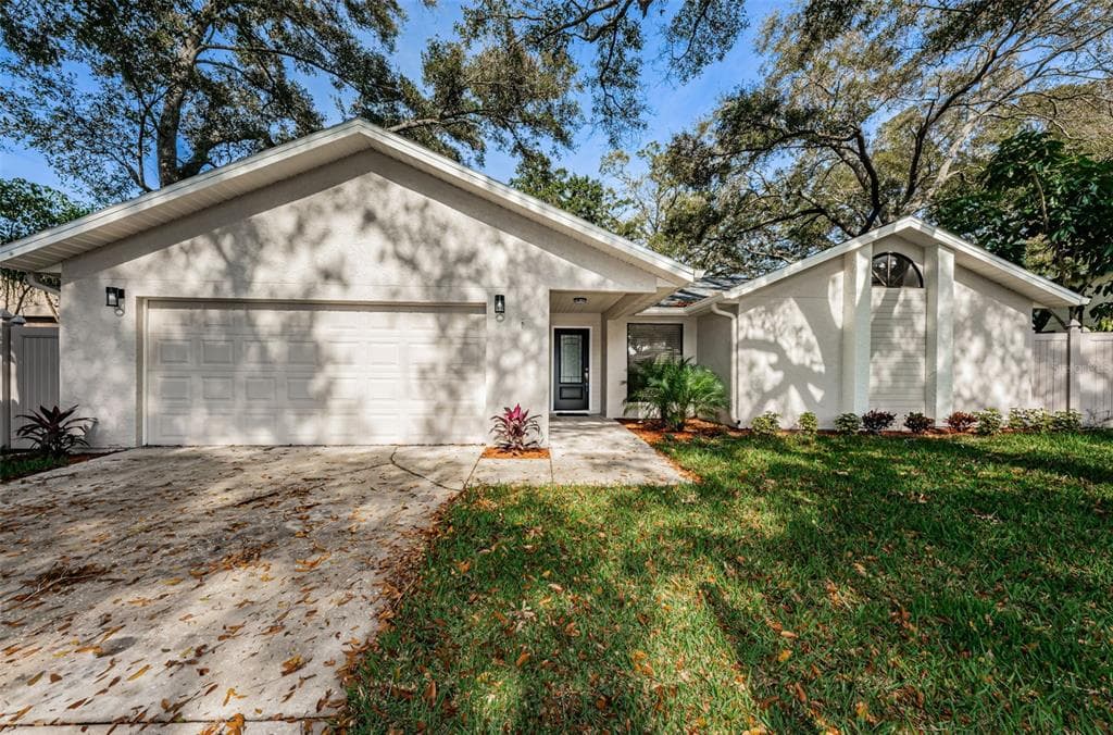 2504 GULFBREEZE CIRCLE