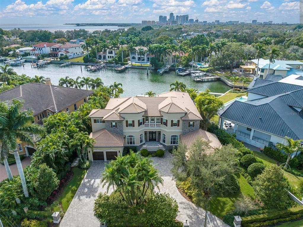1221 BRIGHTWATERS BOULEVARD NE ST PETERSBURG, FL 33704