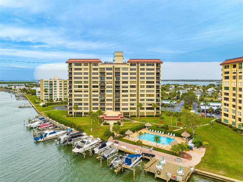 736 ISLAND WAY UNIT 302 CLEARWATER, FL 33767