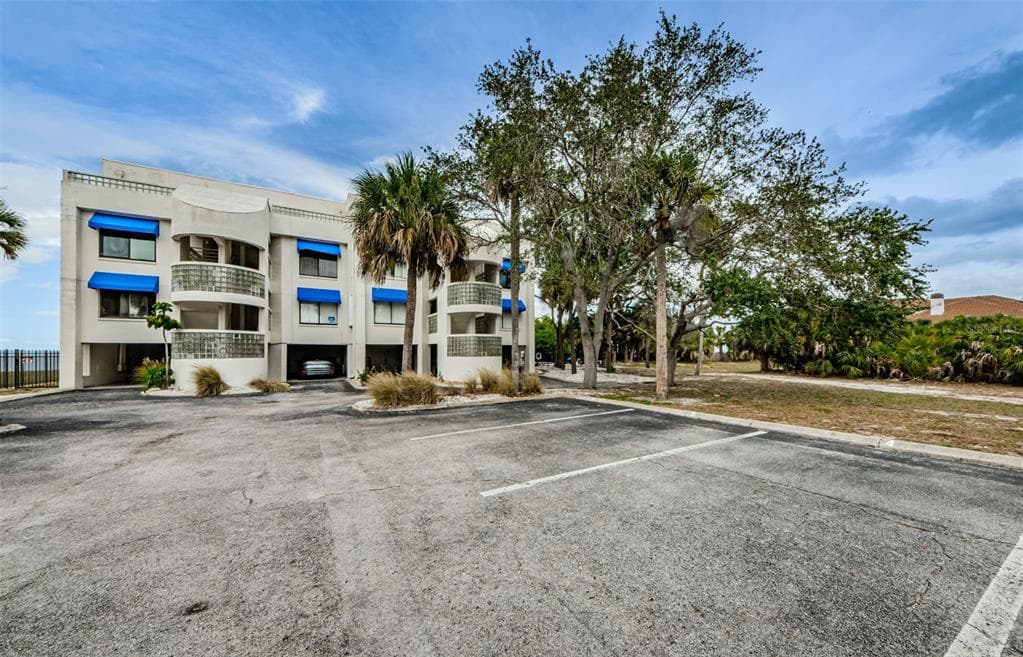6504 SURFSIDE BOULEVARD UNIT 4 APOLLO BEACH, FL 33572