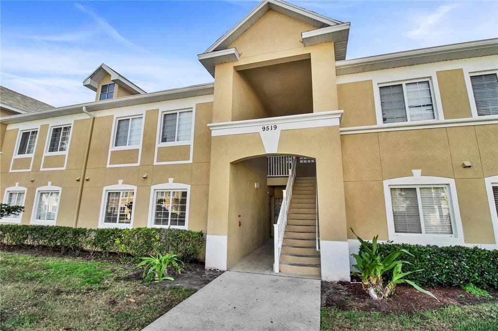 9519 NEWDALE WAY UNIT 101 RIVERVIEW, FL 33578