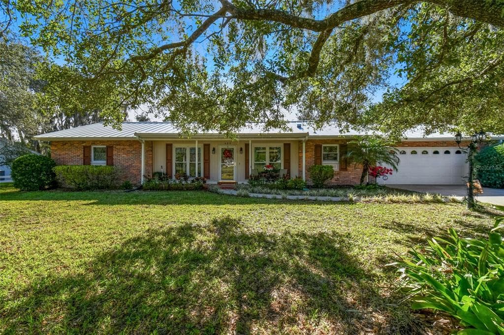 409 BRENTWOOD DRIVE