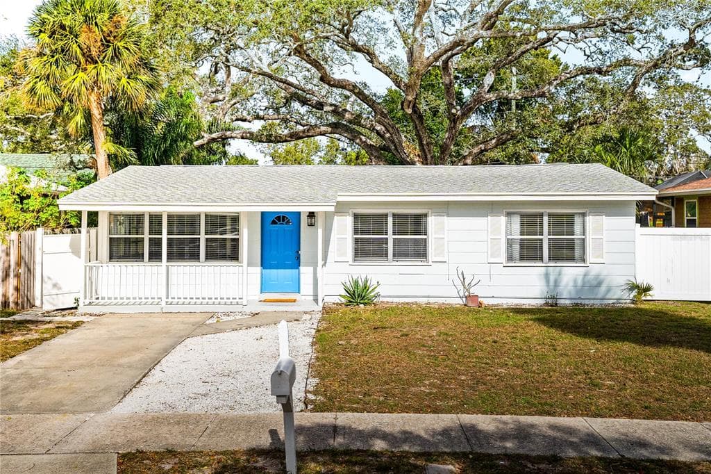 426 ROANOKE STREET DUNEDIN, FL 34698