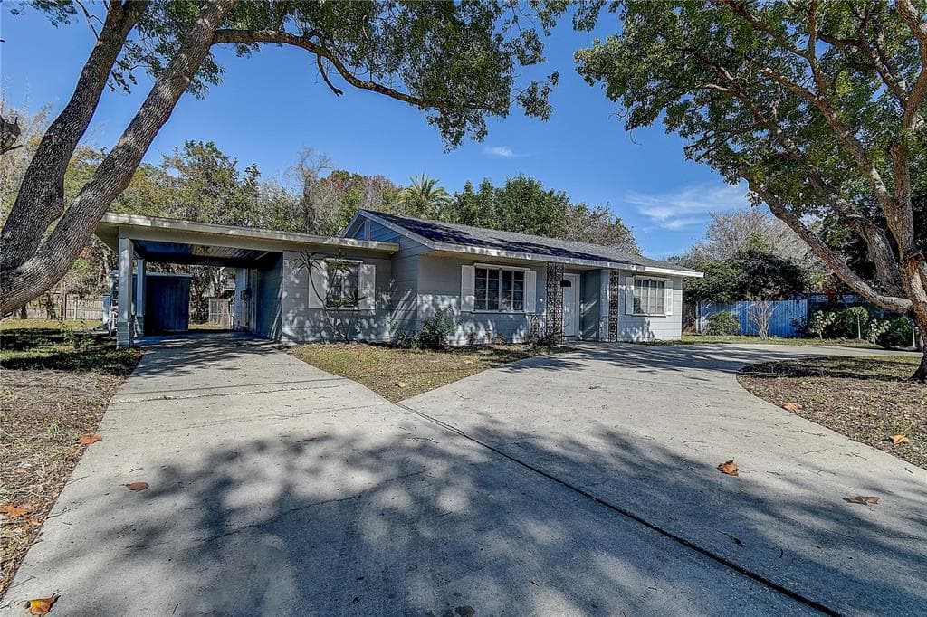 820 POINSETTIA AVENUE TARPON SPRINGS, FL 34689