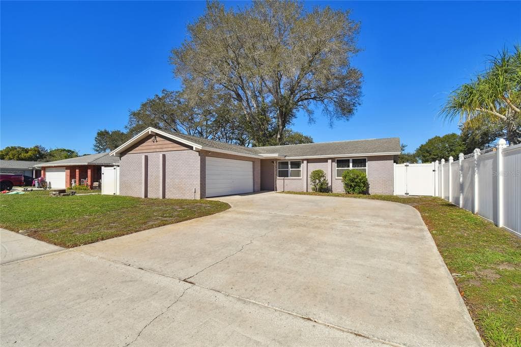 11943 106TH AVENUE SEMINOLE, FL 33778