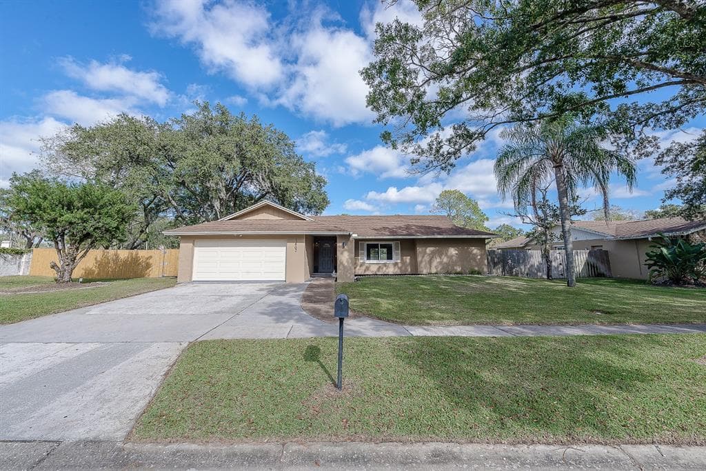 13902 WOLCOTT DRIVE TAMPA, FL 33624