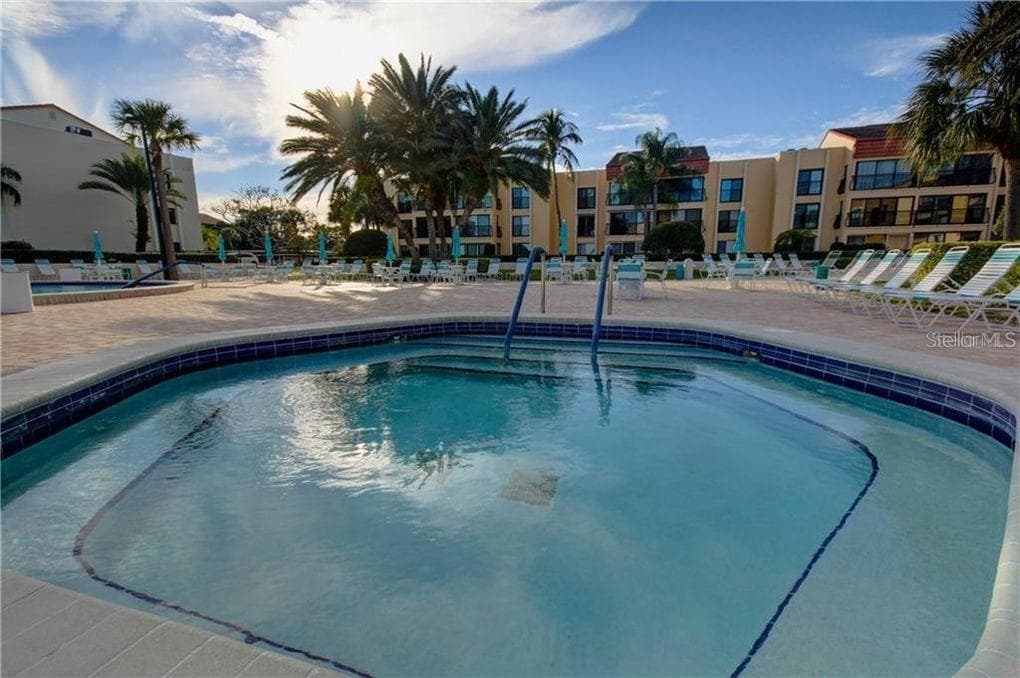 800 S GULFVIEW BOULEVARD UNIT 402 CLEARWATER, FL 33767