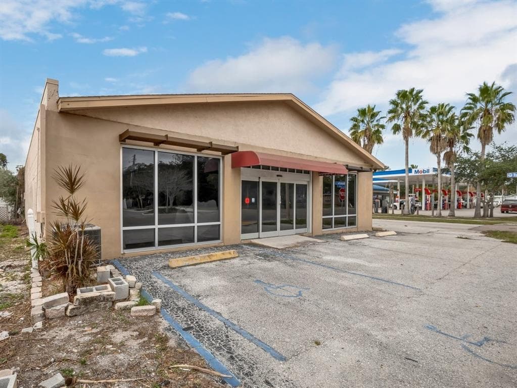 1471 CLEARWATER LARGO ROAD N LARGO, FL 33770