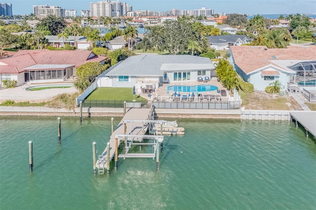 318 BELLE ISLE AVENUE BELLEAIR BEACH, FL 33786