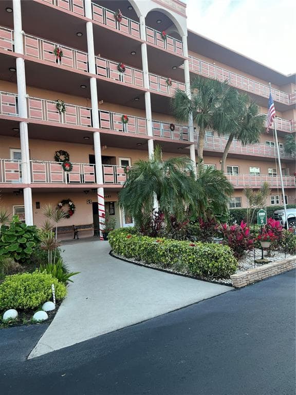 5521 80TH STREET N UNIT 207 ST PETERSBURG, FL 33709