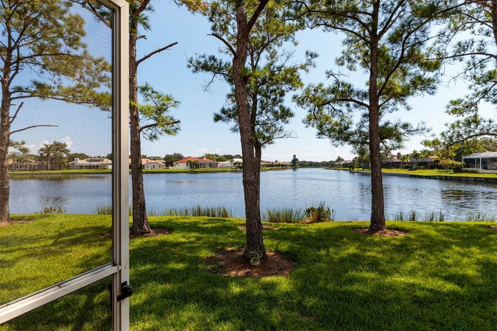 633 SEGOVIA COURT NE UNIT none ST PETERSBURG, FL 33703